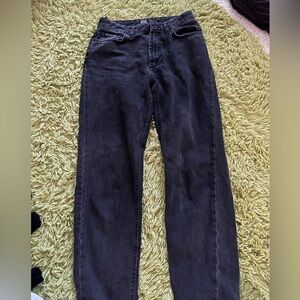 Urban Outfitters black high rise mom jeans #urbanoutfitters #blackjeans